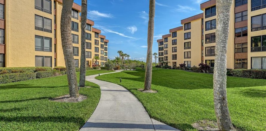 Condo in Sarasota, Florida, 2 bedrooms № 2151695