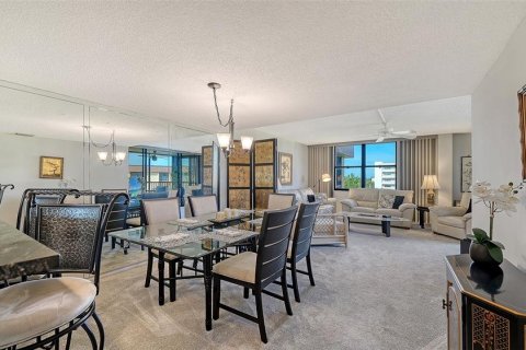 Condo in Sarasota, Florida, 2 bedrooms № 2151695 - photo 3