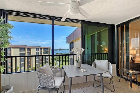 Condo in Sarasota, Florida, 2 bedrooms № 2151695 - photo 2