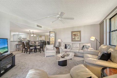 Condo in Sarasota, Florida, 2 bedrooms № 2151695 - photo 16