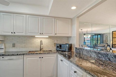 Condo in Sarasota, Florida, 2 bedrooms № 2151695 - photo 20