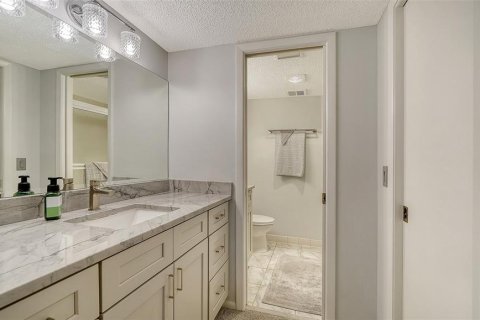 Condo in Sarasota, Florida, 2 bedrooms № 2151695 - photo 29