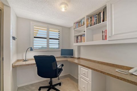 Condo in Sarasota, Florida, 2 bedrooms № 2151695 - photo 22