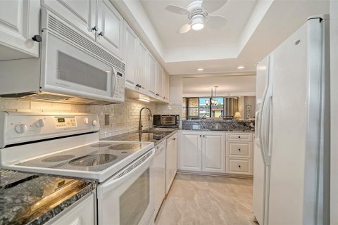 Condo in Sarasota, Florida, 2 bedrooms № 2151695 - photo 23