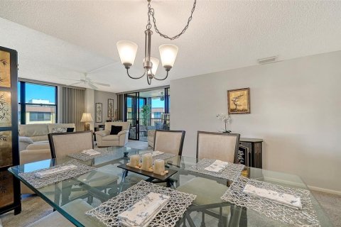 Condo in Sarasota, Florida, 2 bedrooms № 2151695 - photo 4
