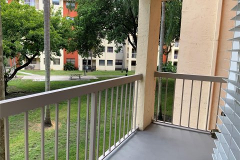 Купить кондоминиум в Дорал, Флорида 1 спальня, 65.96м2, № 1959290 - фото 11