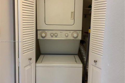 Купить кондоминиум в Дорал, Флорида 1 спальня, 65.96м2, № 1959290 - фото 10