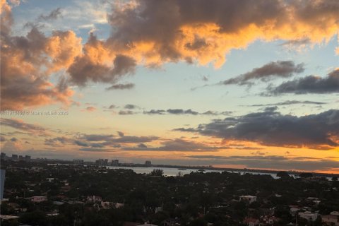 Купить кондоминиум в Серфсайд, Флорида 1 спальня, 87.33м2, № 1966060 - фото 1