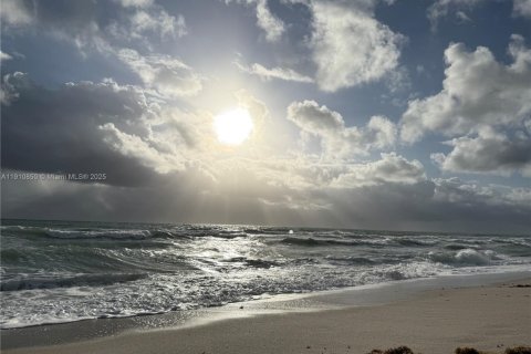 Купить кондоминиум в Серфсайд, Флорида 1 спальня, 87.33м2, № 1966060 - фото 17