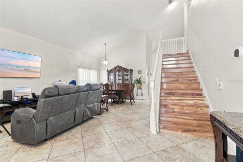 Casa en venta en Kissimmee, Florida, 6 dormitorios, 253.16 m2 № 2384417 - foto 2