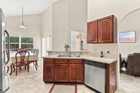 Casa en venta en Kissimmee, Florida, 6 dormitorios, 253.16 m2 № 2384417 - foto 8