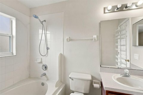 Casa en venta en Kissimmee, Florida, 6 dormitorios, 253.16 m2 № 2384417 - foto 25