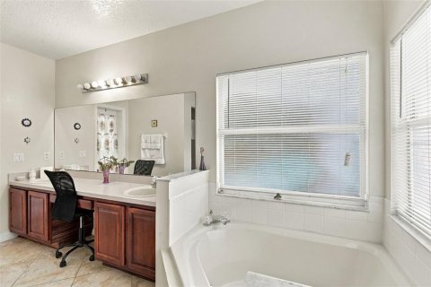 Casa en venta en Kissimmee, Florida, 6 dormitorios, 253.16 m2 № 2384417 - foto 14