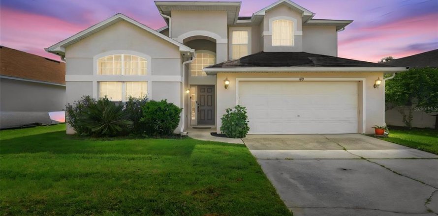 Casa en Kissimmee, Florida 6 dormitorios, 253.16 m2 № 2384417