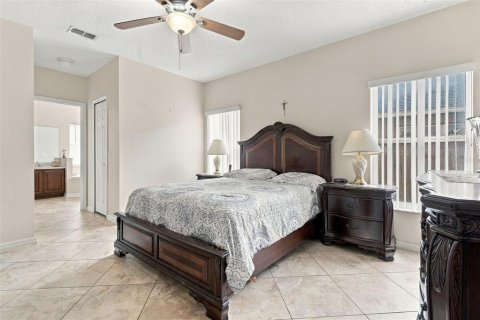 Casa en venta en Kissimmee, Florida, 6 dormitorios, 253.16 m2 № 2384417 - foto 13
