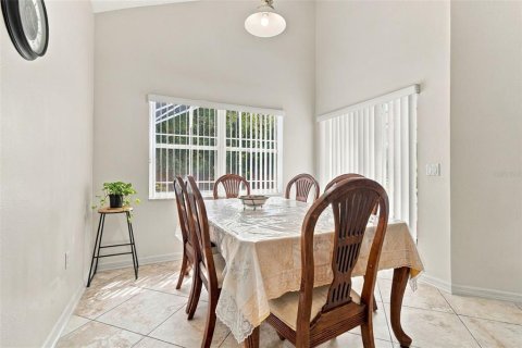 Casa en venta en Kissimmee, Florida, 6 dormitorios, 253.16 m2 № 2384417 - foto 10