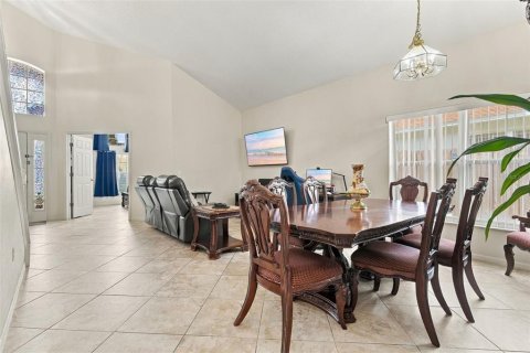 Casa en venta en Kissimmee, Florida, 6 dormitorios, 253.16 m2 № 2384417 - foto 4