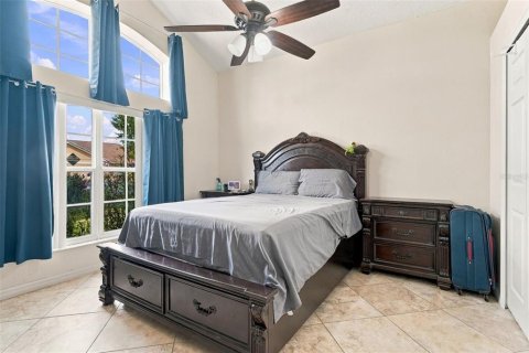 Casa en venta en Kissimmee, Florida, 6 dormitorios, 253.16 m2 № 2384417 - foto 16