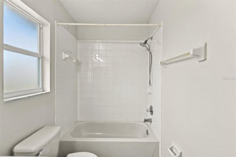 Casa en venta en Kissimmee, Florida, 6 dormitorios, 253.16 m2 № 2384417 - foto 29