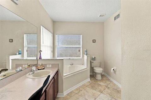 Casa en venta en Kissimmee, Florida, 6 dormitorios, 253.16 m2 № 2384417 - foto 15