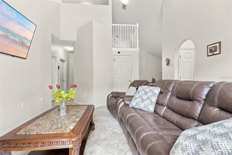 Casa en venta en Kissimmee, Florida, 6 dormitorios, 253.16 m2 № 2384417 - foto 5