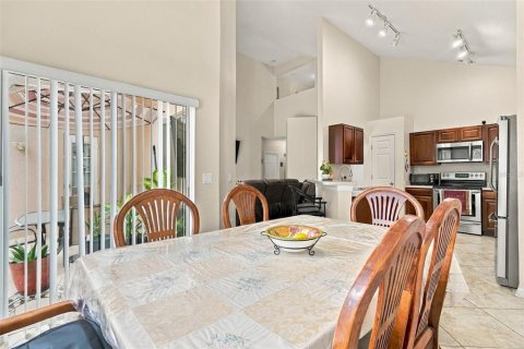Casa en venta en Kissimmee, Florida, 6 dormitorios, 253.16 m2 № 2384417 - foto 11