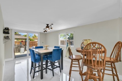 Villa ou maison à vendre à Pompano Beach, Floride: 3 chambres, 107.86 m2 № 2270830 - photo 16