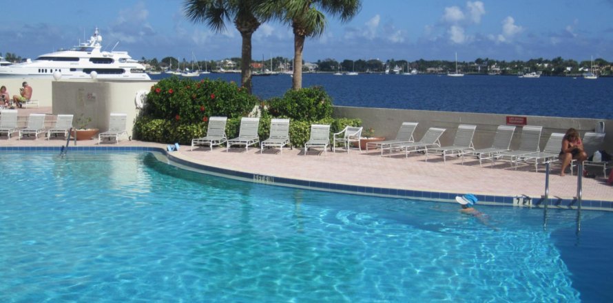 Condominio en North Palm Beach, Florida, 2 dormitorios № 1146987