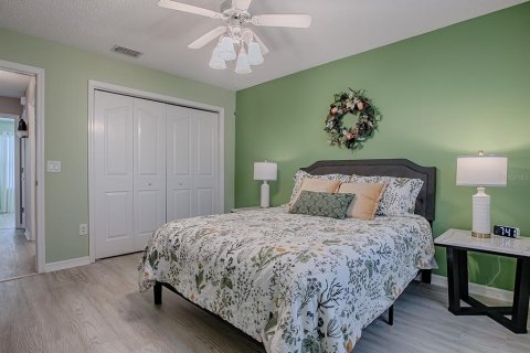 House in The Villages, Florida 3 bedrooms, 137.22 sq.m. № 1688526 - photo 19
