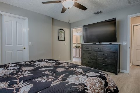 House in The Villages, Florida 3 bedrooms, 137.22 sq.m. № 1688526 - photo 14