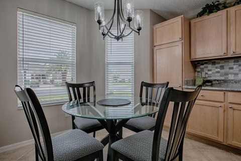 House in The Villages, Florida 3 bedrooms, 137.22 sq.m. № 1688526 - photo 6