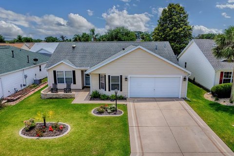 House in The Villages, Florida 3 bedrooms, 137.22 sq.m. № 1688526 - photo 1