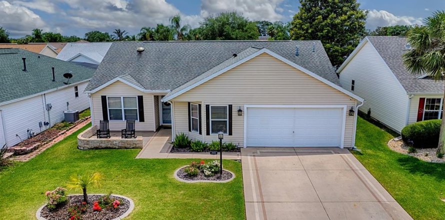 House in The Villages, Florida 3 bedrooms, 137.22 sq.m. № 1688526