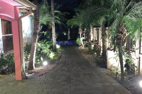 Commercial property in Fort Lauderdale, Florida 167.22 sq.m. № 2083149 - photo 26
