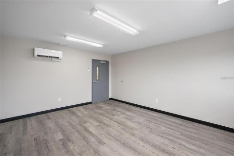 Propiedad comercial en venta en Leesburg, Florida № 1568248 - foto 15