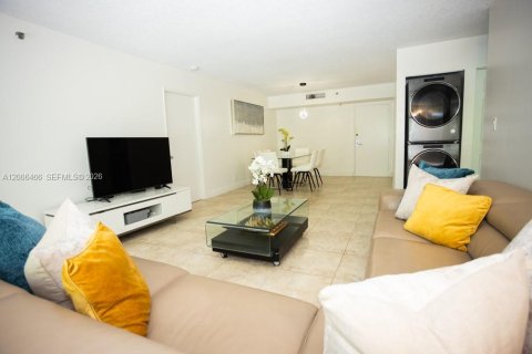 Condo in Aventura, Florida, 2 bedrooms  № 2170728 - photo 2