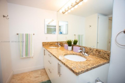 Condo in Aventura, Florida, 2 bedrooms  № 2170728 - photo 8
