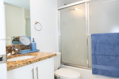 Condo in Aventura, Florida, 2 bedrooms  № 2170728 - photo 11