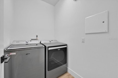 House in Winter Garden, Florida 4 bedrooms, 231.33 sq.m. № 1876179 - photo 8