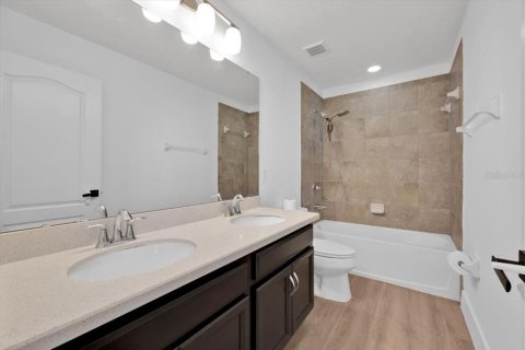House in Winter Garden, Florida 4 bedrooms, 231.33 sq.m. № 1876179 - photo 17