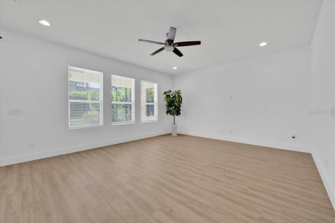 House in Winter Garden, Florida 4 bedrooms, 231.33 sq.m. № 1876179 - photo 9