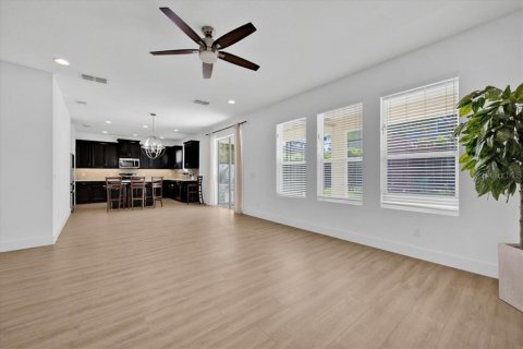 House in Winter Garden, Florida 4 bedrooms, 231.33 sq.m. № 1876179 - photo 10