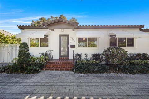 House in West Miami, Florida 2 bedrooms, 144.46 sq.m. № 2357699