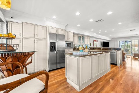Townhouse in Sarasota, Florida 3 bedrooms, 230.4 sq.m. № 1618677 - photo 6