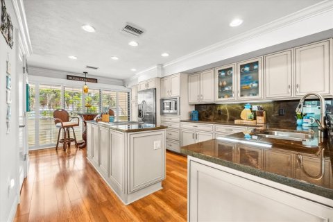 Townhouse in Sarasota, Florida 3 bedrooms, 230.4 sq.m. № 1618677 - photo 9