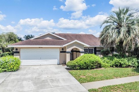 House in Zephyrhills, Florida 4 bedrooms, 202.25 sq.m. № 1690687 - photo 1