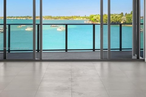 Снять в аренду кондоминиум в Бей-Харбор-Айлендс, Флорида 2 спальни, 195.93м2, № 1984120 - фото 2