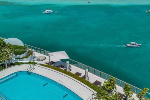 Снять в аренду кондоминиум в Бей-Харбор-Айлендс, Флорида 2 спальни, 195.93м2, № 1984120 - фото 1