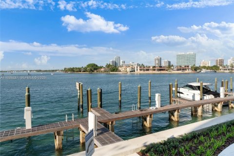 Снять в аренду кондоминиум в Бей-Харбор-Айлендс, Флорида 2 спальни, 195.93м2, № 1984120 - фото 12