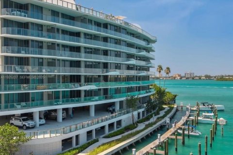 Снять в аренду кондоминиум в Бей-Харбор-Айлендс, Флорида 2 спальни, 195.93м2, № 1984120 - фото 5